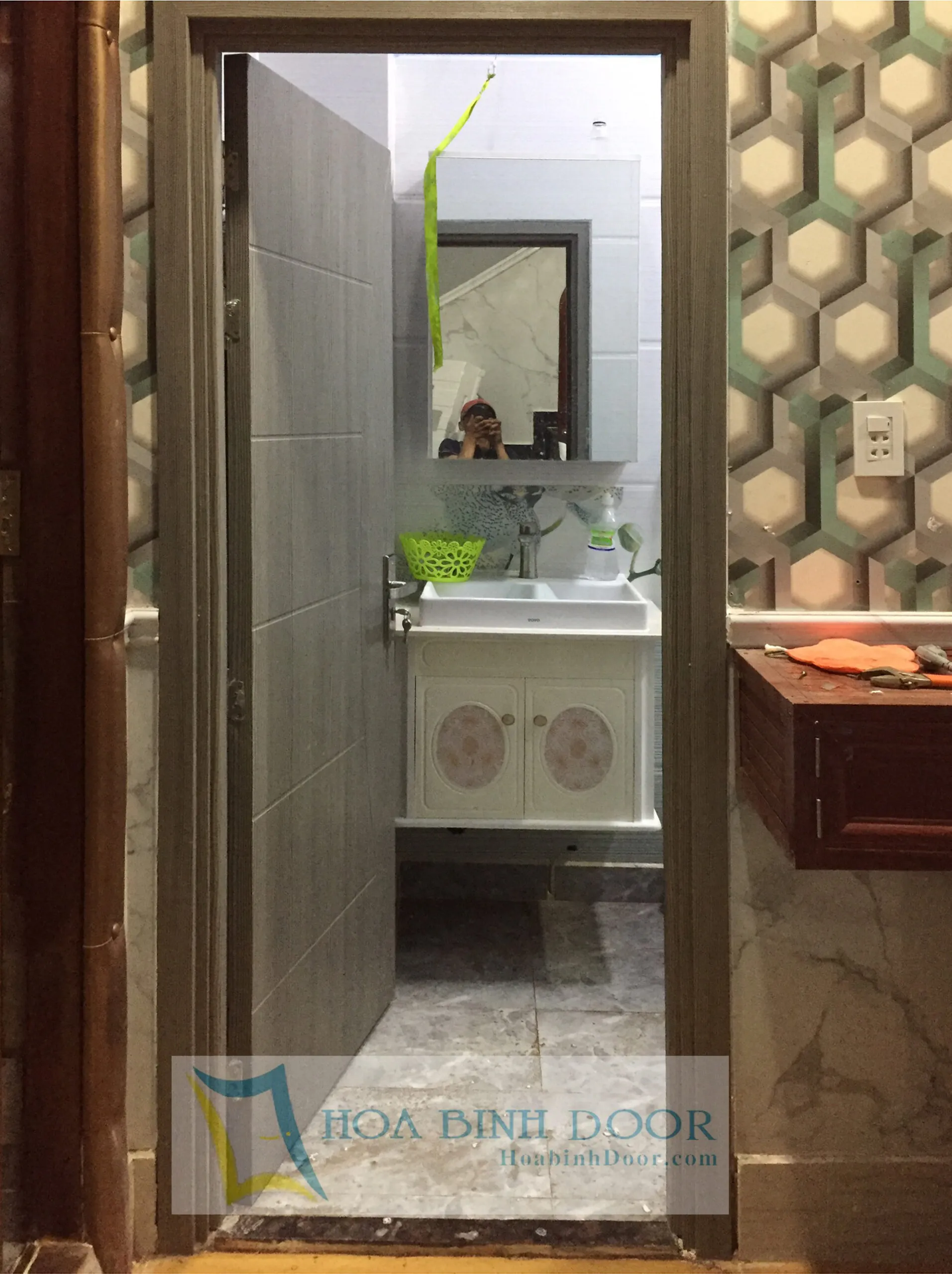 Hoàn Thiện Cửa Nhựa Composite Tại