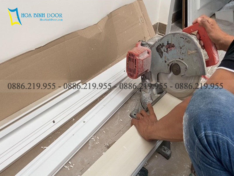 Hướng dẫn lắp cửa nhựa composite